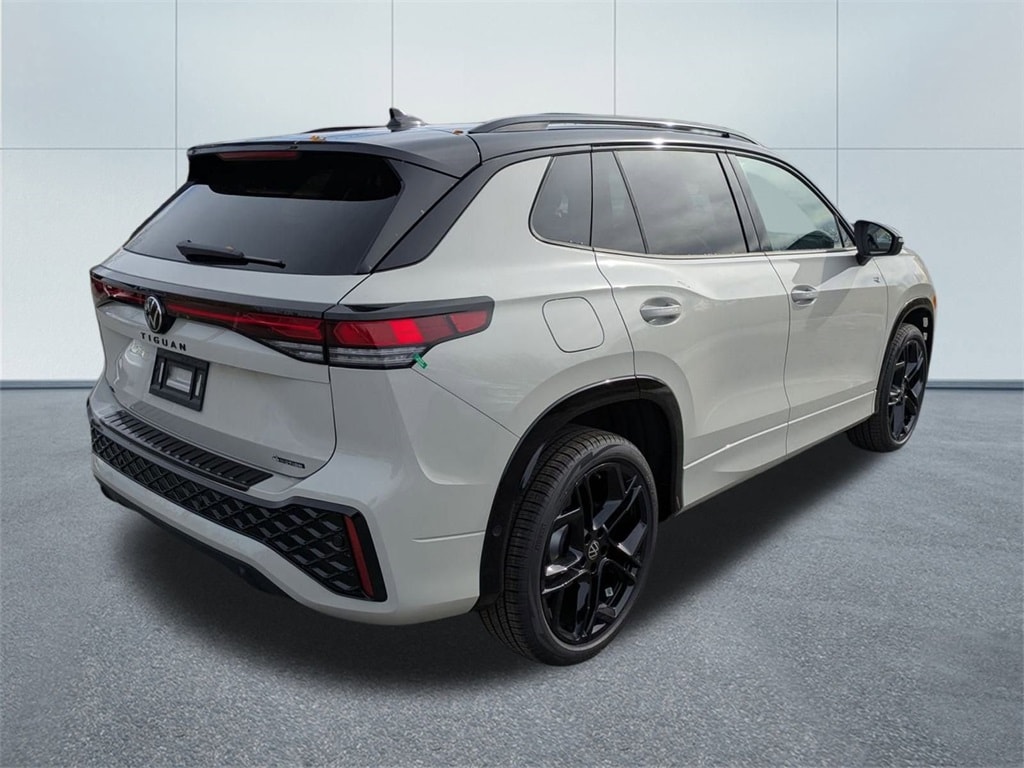 New 2026 Volkswagen Tiguan 2.0T SE R-Line Black SUV