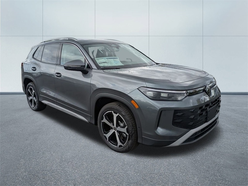 New 2025 Volkswagen Tiguan 2.0T SE SUV