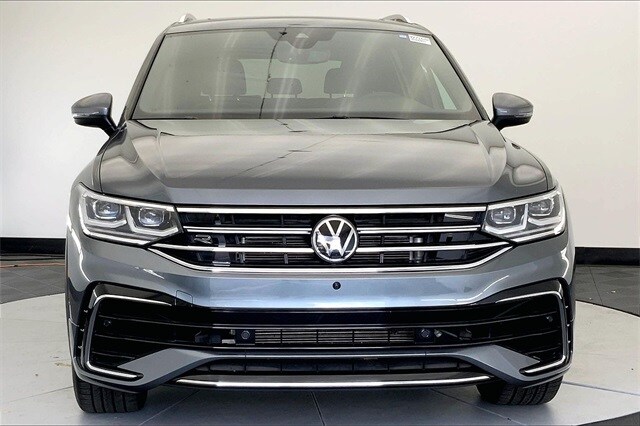 2022 Volkswagen Tiguan SEL Premium R-Line photo 3