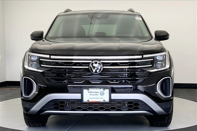 2025 Volkswagen Atlas Peak Edition SE photo 3