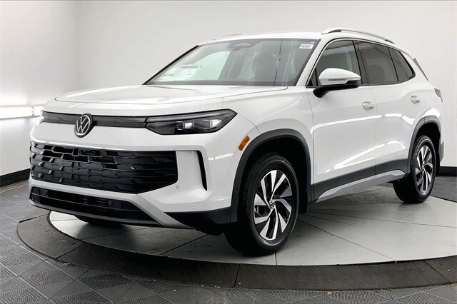 2026 Volkswagen Tiguan S photo 2