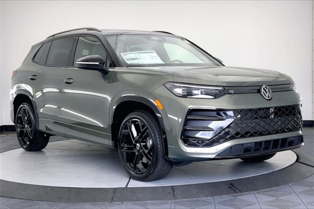 New 2026 Volkswagen Tiguan 2.0T SE R-Line Black SUV