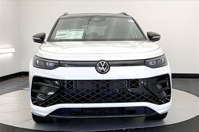 2026 Volkswagen Tiguan SE R-Line Black photo 2