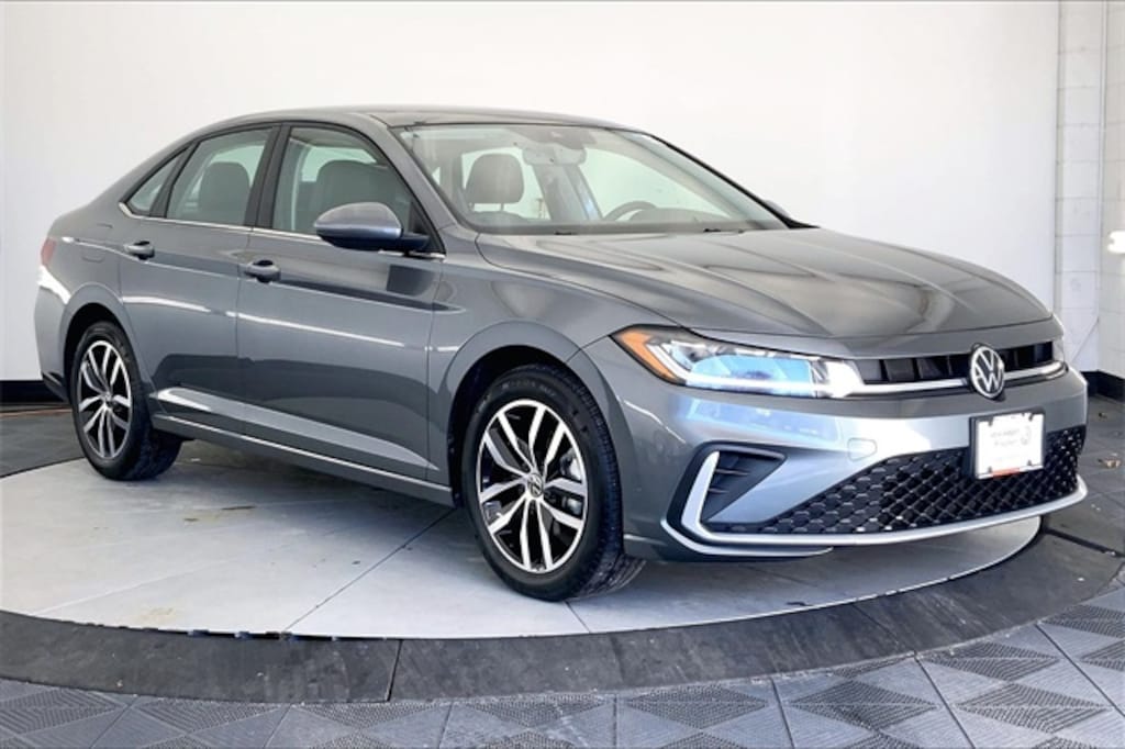 Used 2025 Volkswagen Jetta 1.5T SE Sedan