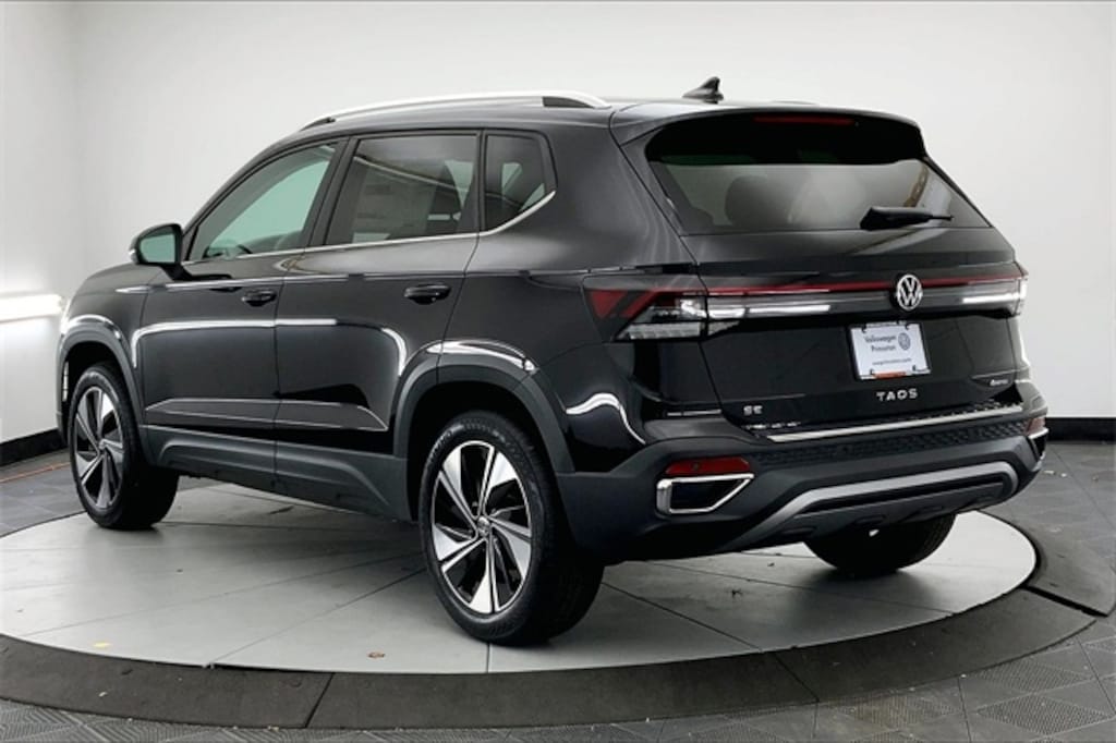 New 2025 Volkswagen Taos 1.5T SE SUV