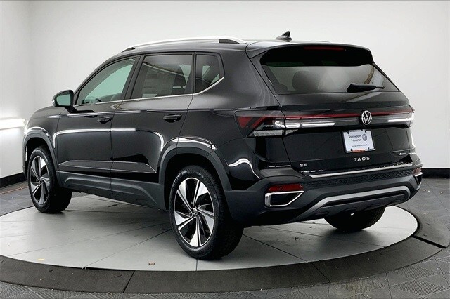 2025 Volkswagen Taos SE photo 4