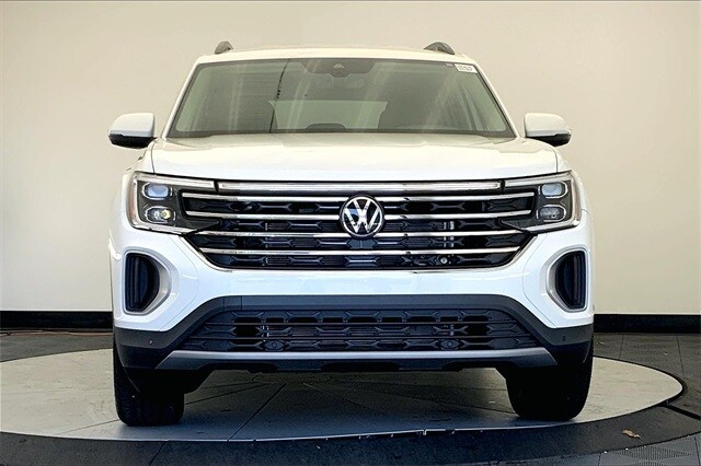 2025 Volkswagen Atlas SE Technology photo 3