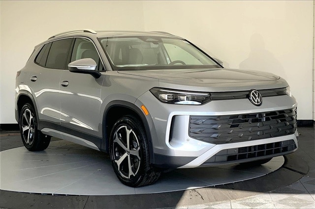 2026 Volkswagen Tiguan SE's photo