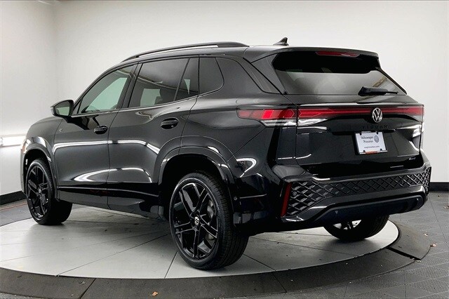 2026 Volkswagen Tiguan SE R-Line Black photo 4