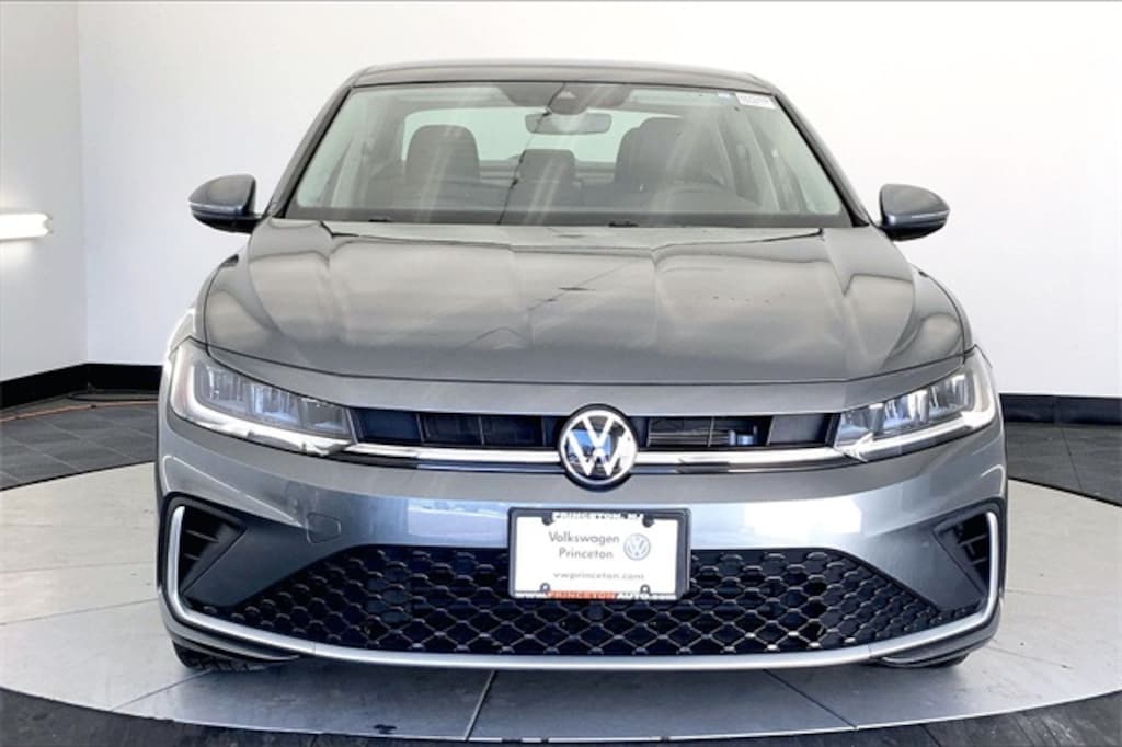 Used 2025 Volkswagen Jetta 1.5T SE Sedan