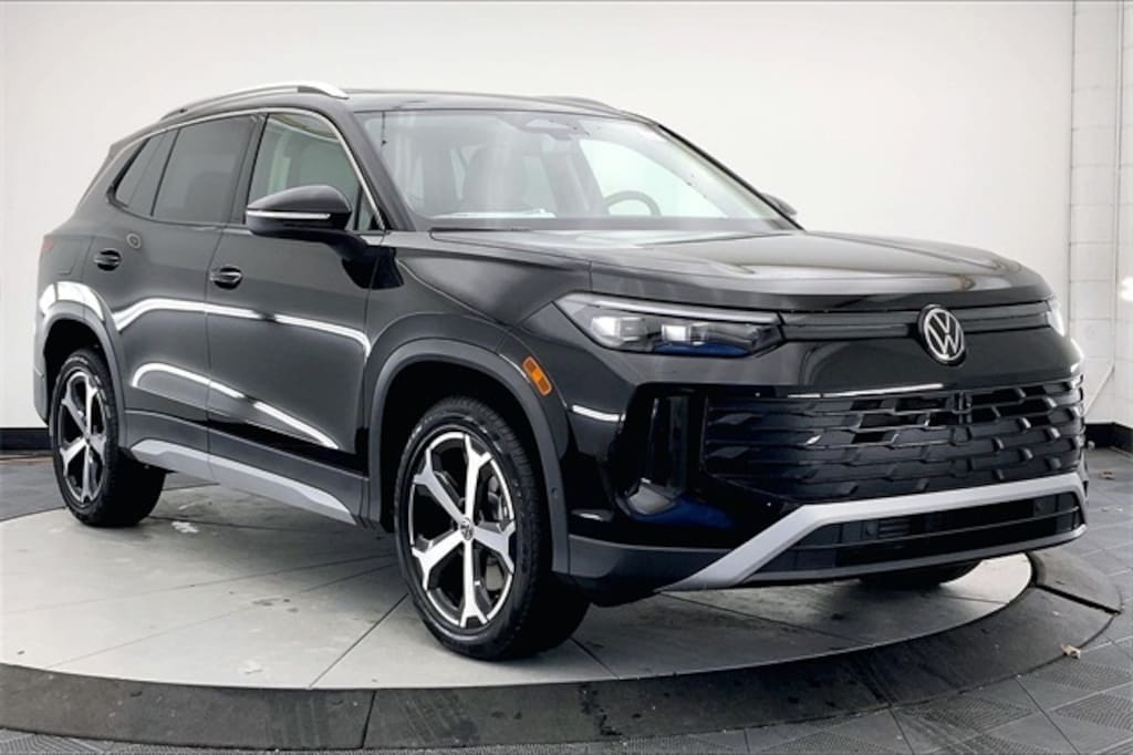 New 2026 Volkswagen Tiguan 2.0T SE SUV