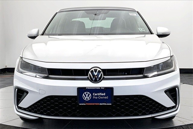 2025 Volkswagen Jetta 1.5T SEL photo 3