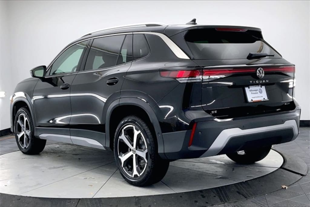 New 2026 Volkswagen Tiguan 2.0T SE SUV