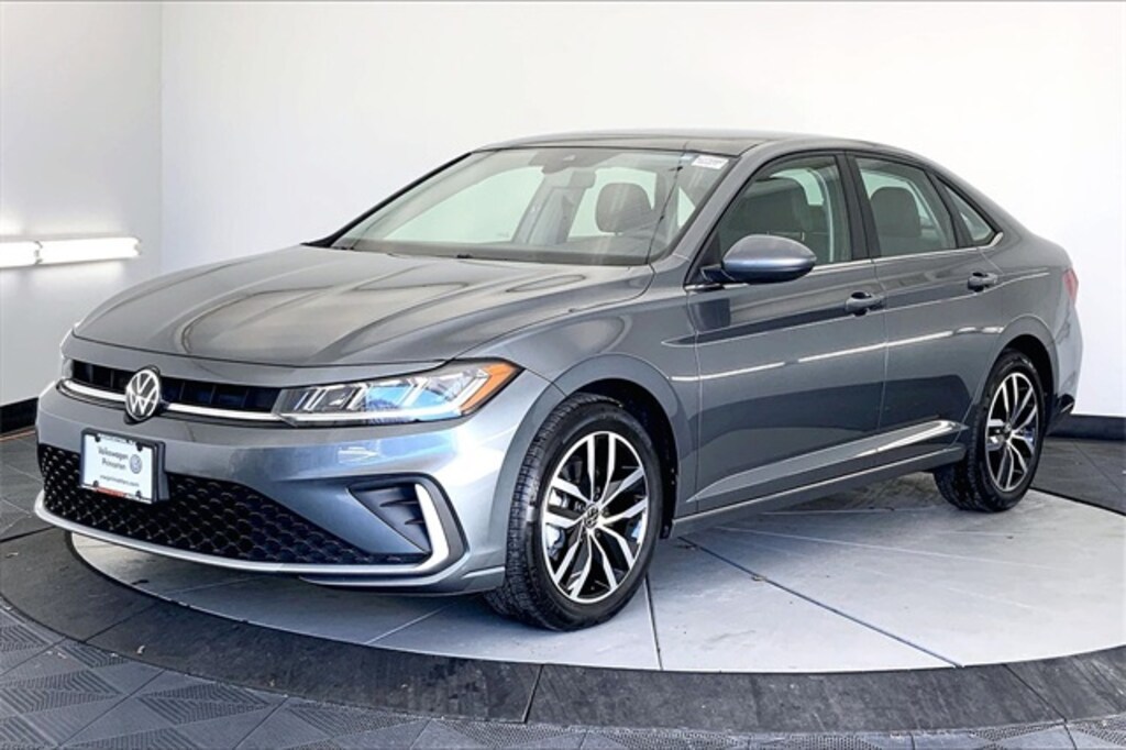 Used 2025 Volkswagen Jetta 1.5T SE Sedan