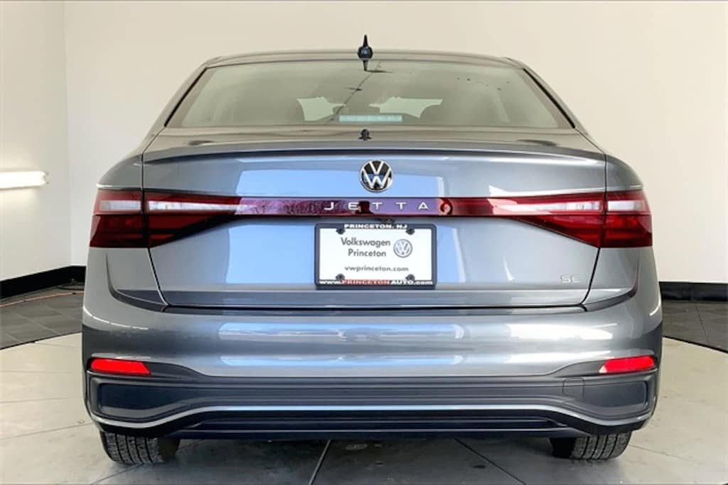 Used 2025 Volkswagen Jetta 1.5T SE Sedan