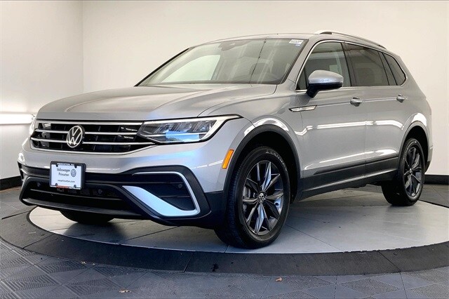 2022 Volkswagen Tiguan SE photo 2
