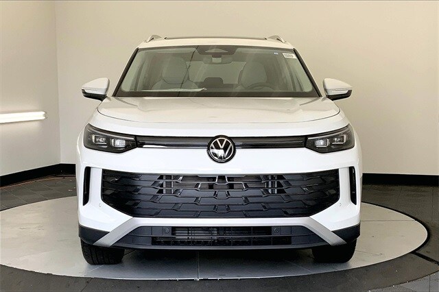 2025 Volkswagen Tiguan SE photo 3