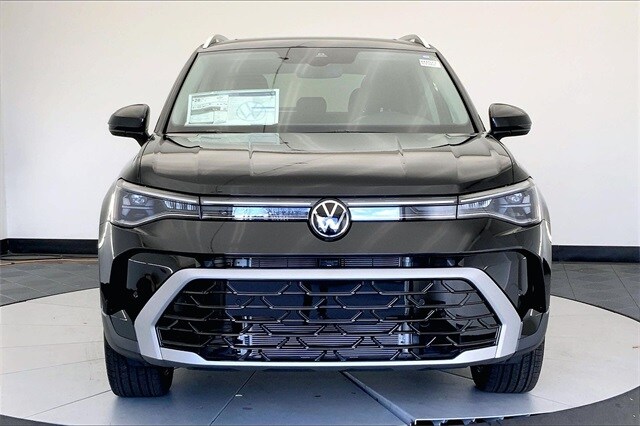 2026 Volkswagen Taos SEL photo 2