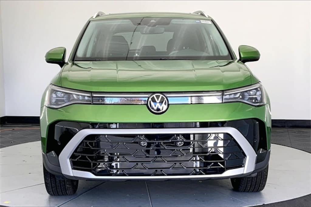 New 2025 Volkswagen Taos 1.5T SEL SUV