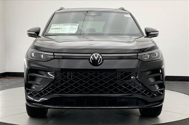 2026 Volkswagen Tiguan SE R-Line Black photo 3