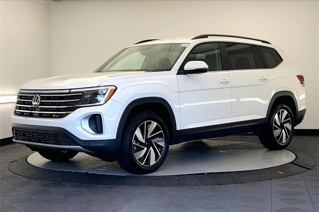 2025 Volkswagen Atlas SE Technology photo 2