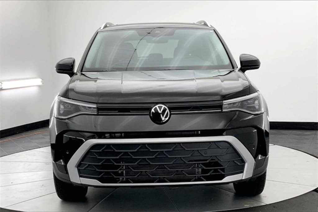 New 2025 Volkswagen Taos 1.5T SE SUV