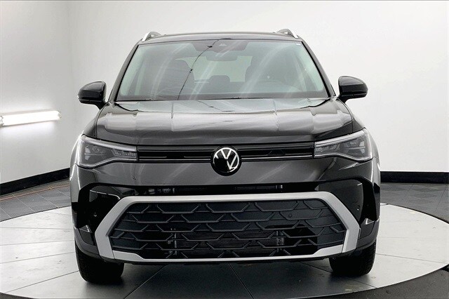 2025 Volkswagen Taos SE photo 3