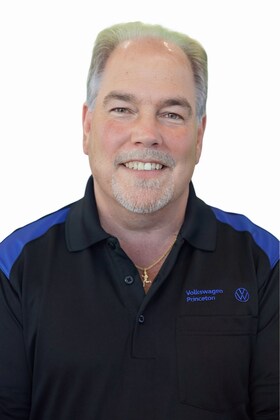 Staff member Thomas Henry from a347a47172fd