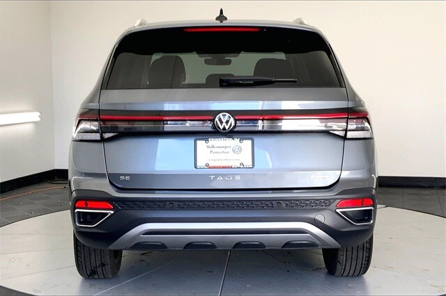 2025 Volkswagen Taos SE photo 3