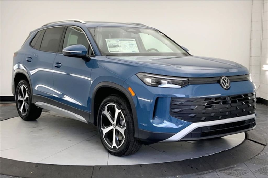 New 2026 Volkswagen Tiguan 2.0T SE SUV