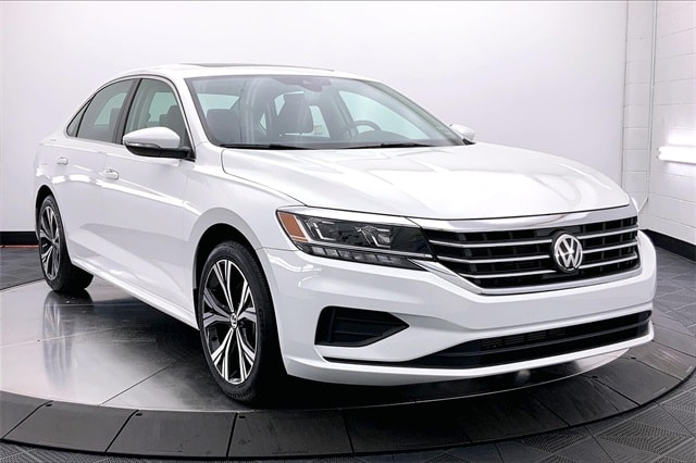 2021 Volkswagen Passat SE's photo