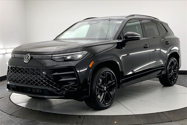 2026 Volkswagen Tiguan SE R-Line Black photo 2