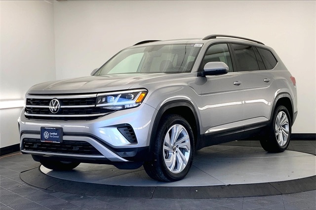 Used 2022 Volkswagen Atlas SE w/Tech with VIN 1V2KR2CA2NC520249 for sale in Danbury, CT
