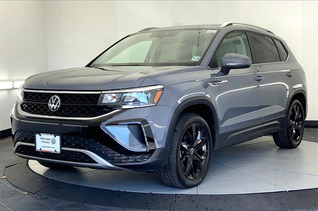 2023 Volkswagen Taos SE photo 2