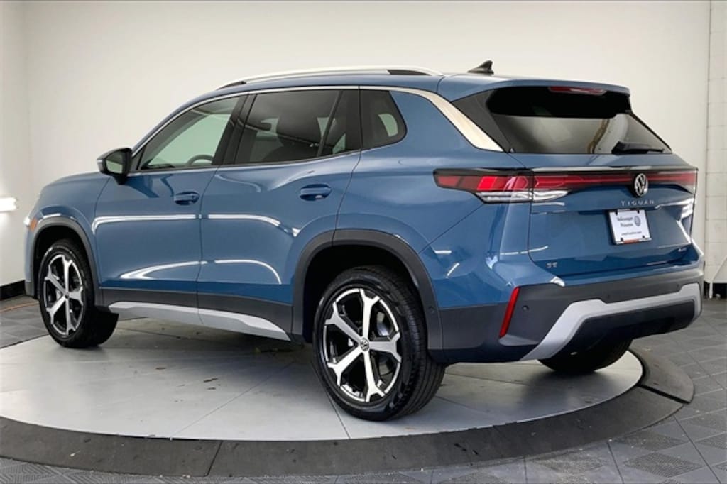 New 2026 Volkswagen Tiguan 2.0T SE SUV