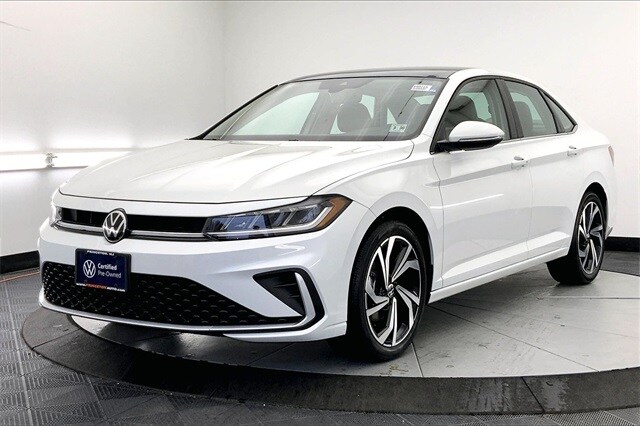 2025 Volkswagen Jetta 1.5T SEL photo 2