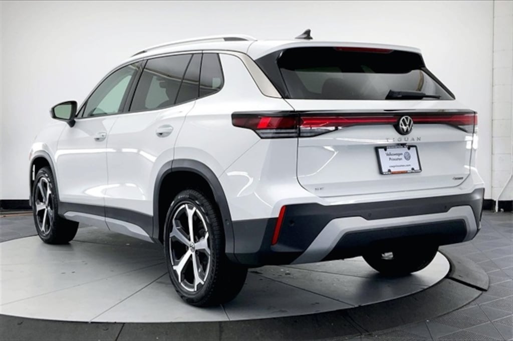 New 2026 Volkswagen Tiguan 2.0T SE SUV