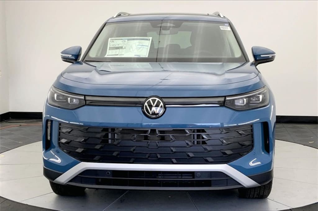 New 2026 Volkswagen Tiguan 2.0T SE SUV