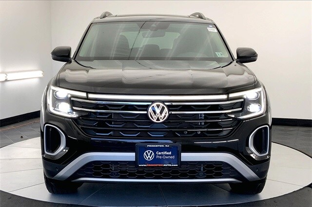 2025 Volkswagen Atlas Peak Edition SE photo 2