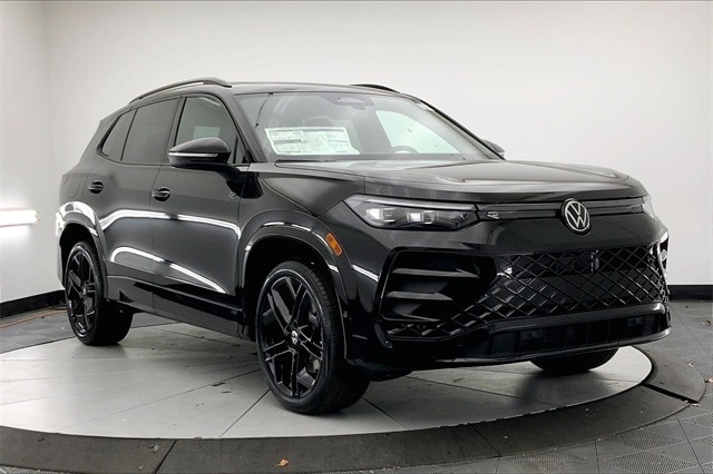 2026 Volkswagen Tiguan SE R-LINE BLACK's photo