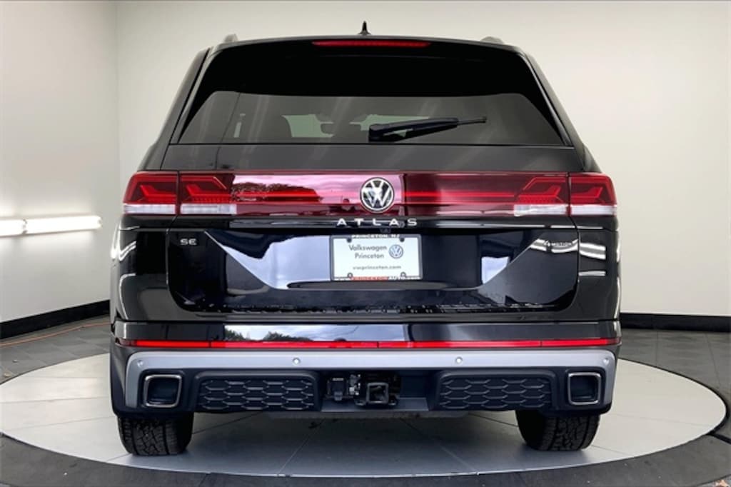 Certified 2025 Volkswagen Atlas 2.0T Peak Edition SUV