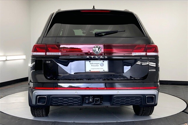 2025 Volkswagen Atlas Peak Edition SE photo 4