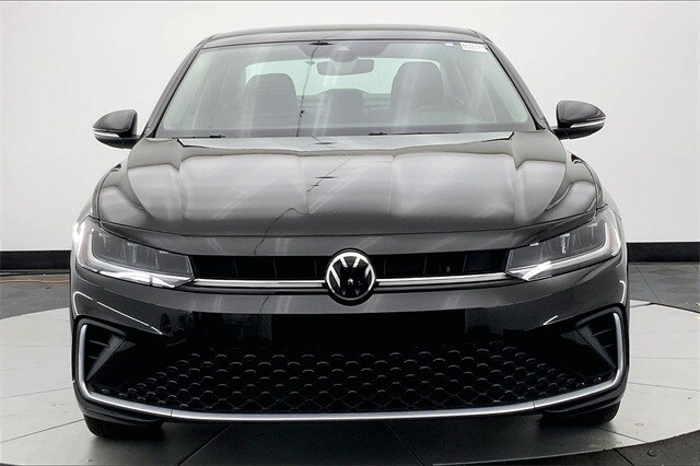 2025 Volkswagen Jetta 1.5T SEL photo 3