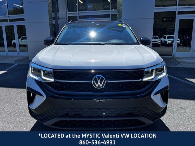 2024 Volkswagen Taos SE photo 2