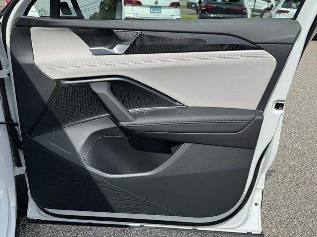 2025 Volkswagen Tiguan SE - Photo 27
