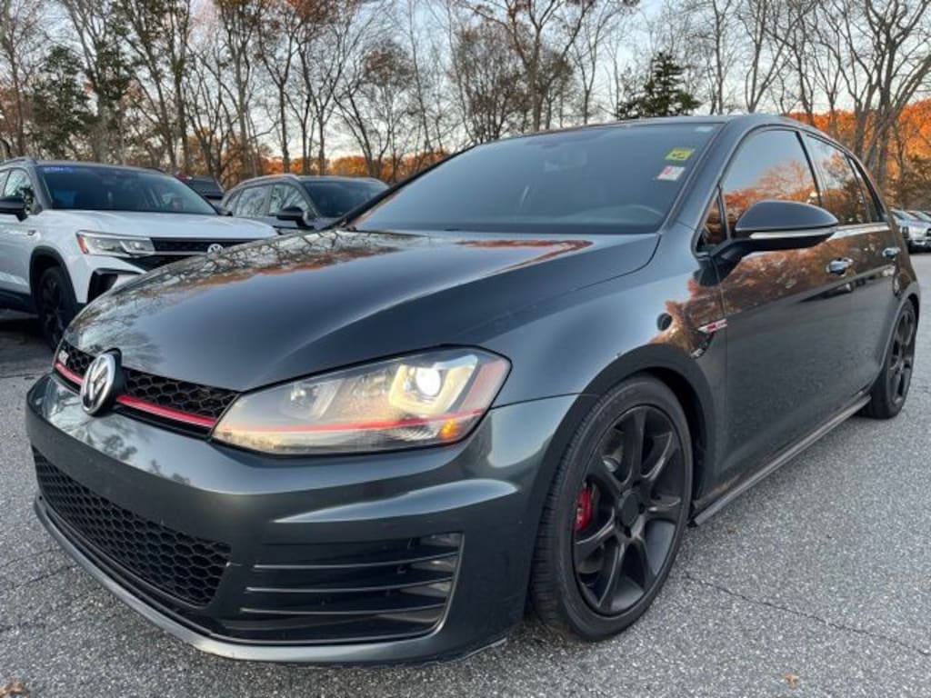 Used 2017 Volkswagen Golf GTI SE Hatchback