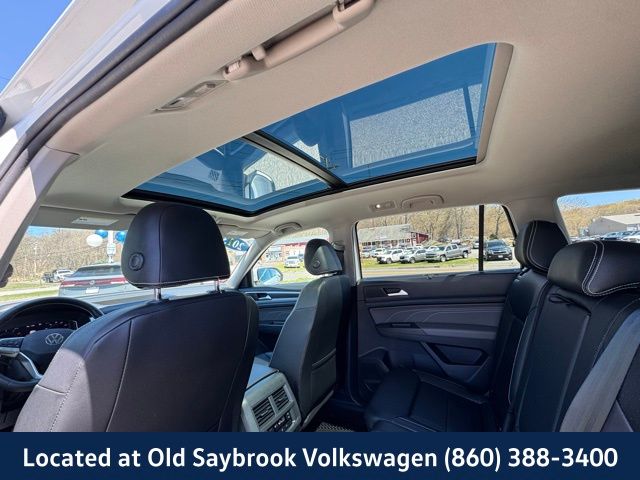2023 Volkswagen Atlas SE w/Tech - Photo 12