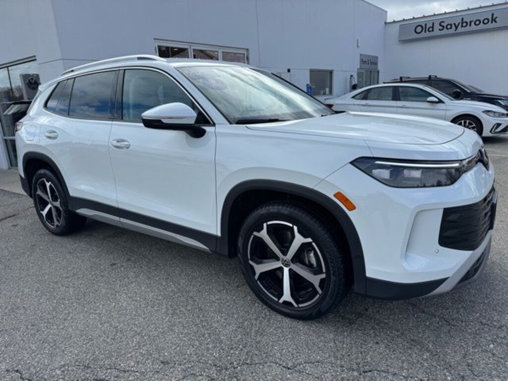 Used 2025 Volkswagen Tiguan 2.0T SE SUV