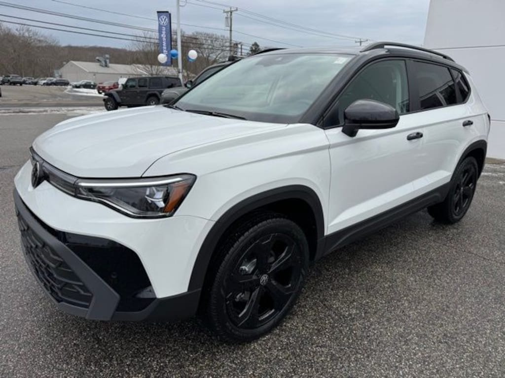 New 2026 Volkswagen Taos 1.5T SE Black SUV