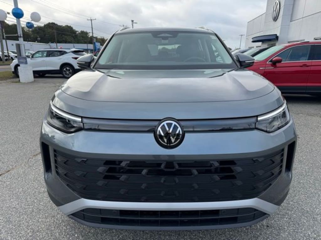 New 2025 Volkswagen Tiguan 2.0T SE SUV